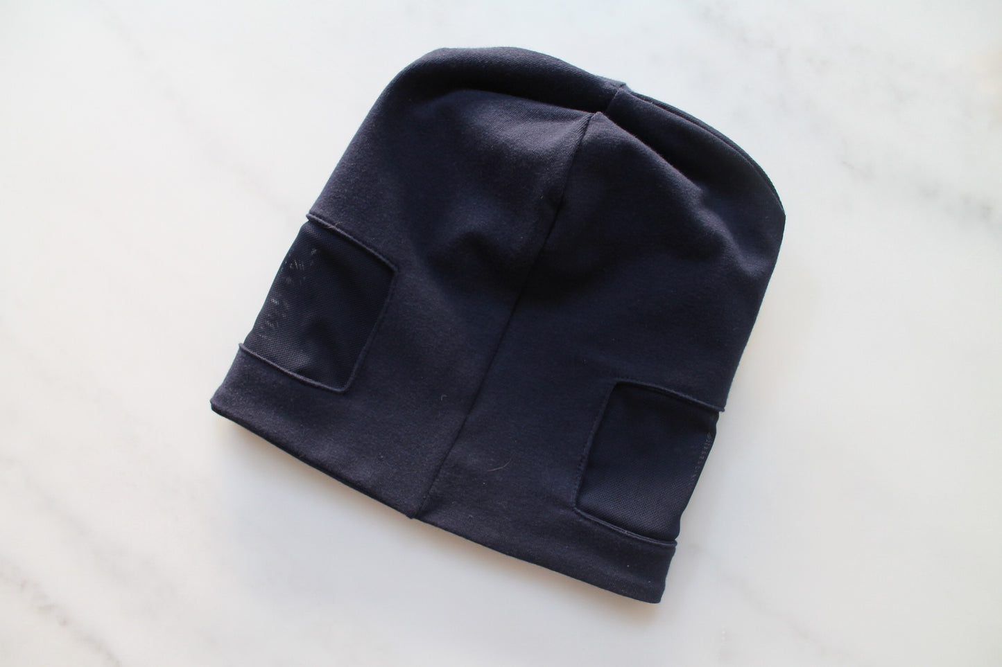 Gorro Beanie de color sólido para implante coclear/audífono