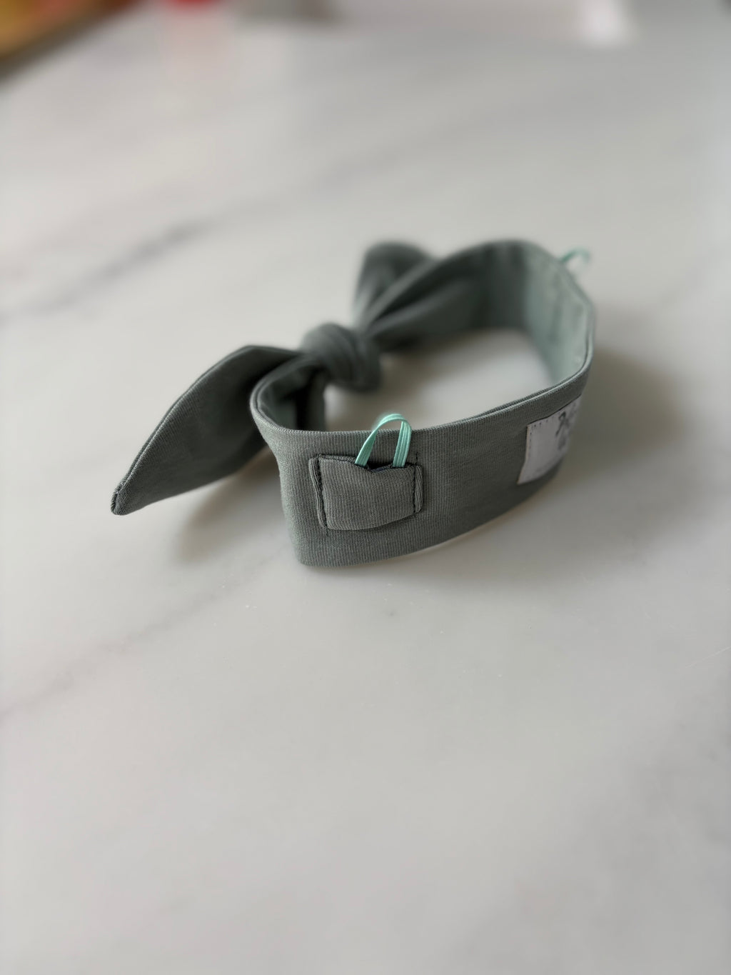 Diadema con lazo de color sólido para implante coclear/audífono