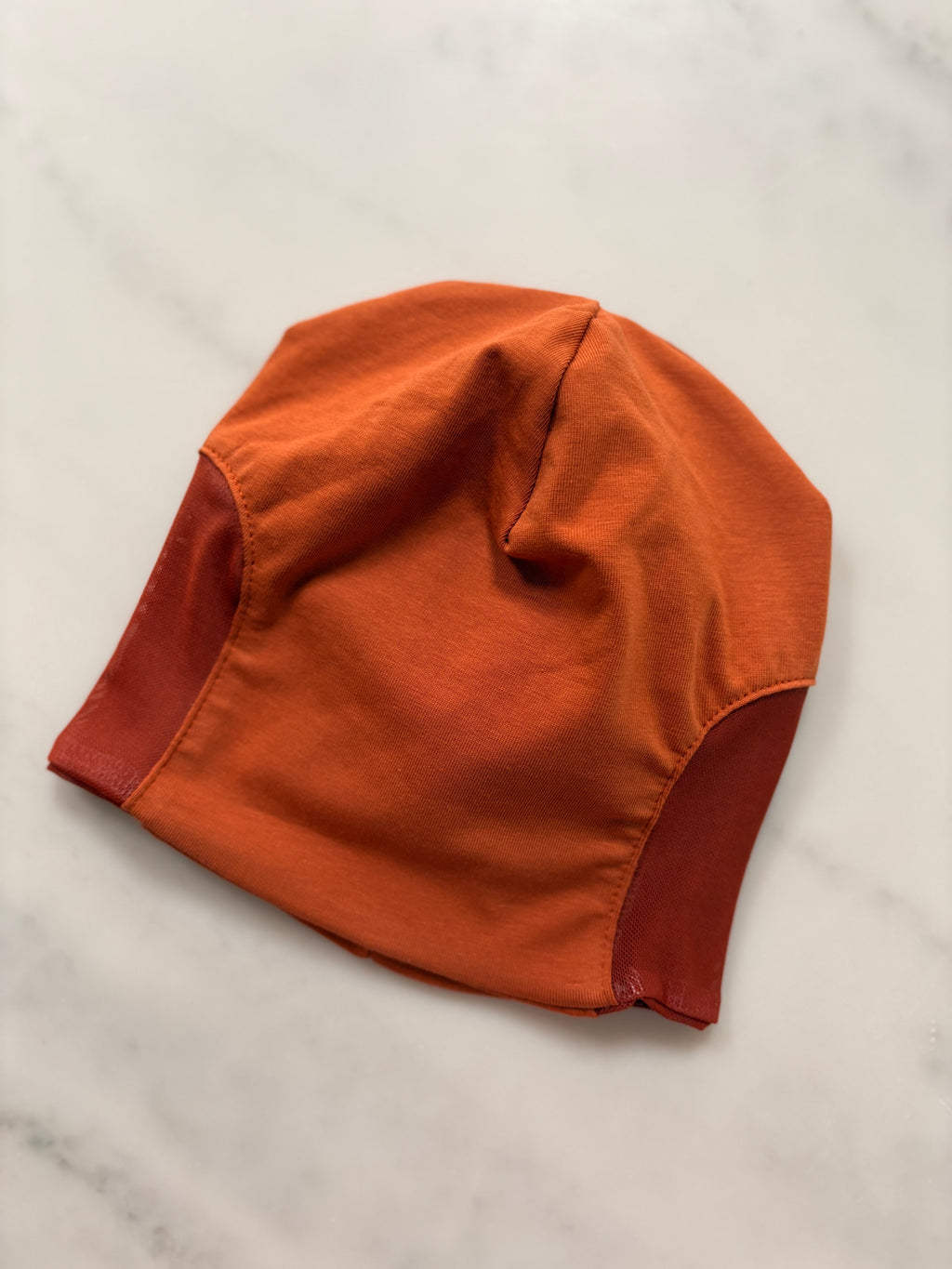 Einfarbige Beanie-Mütze für Cochlea-Implantate/Hörgeräte