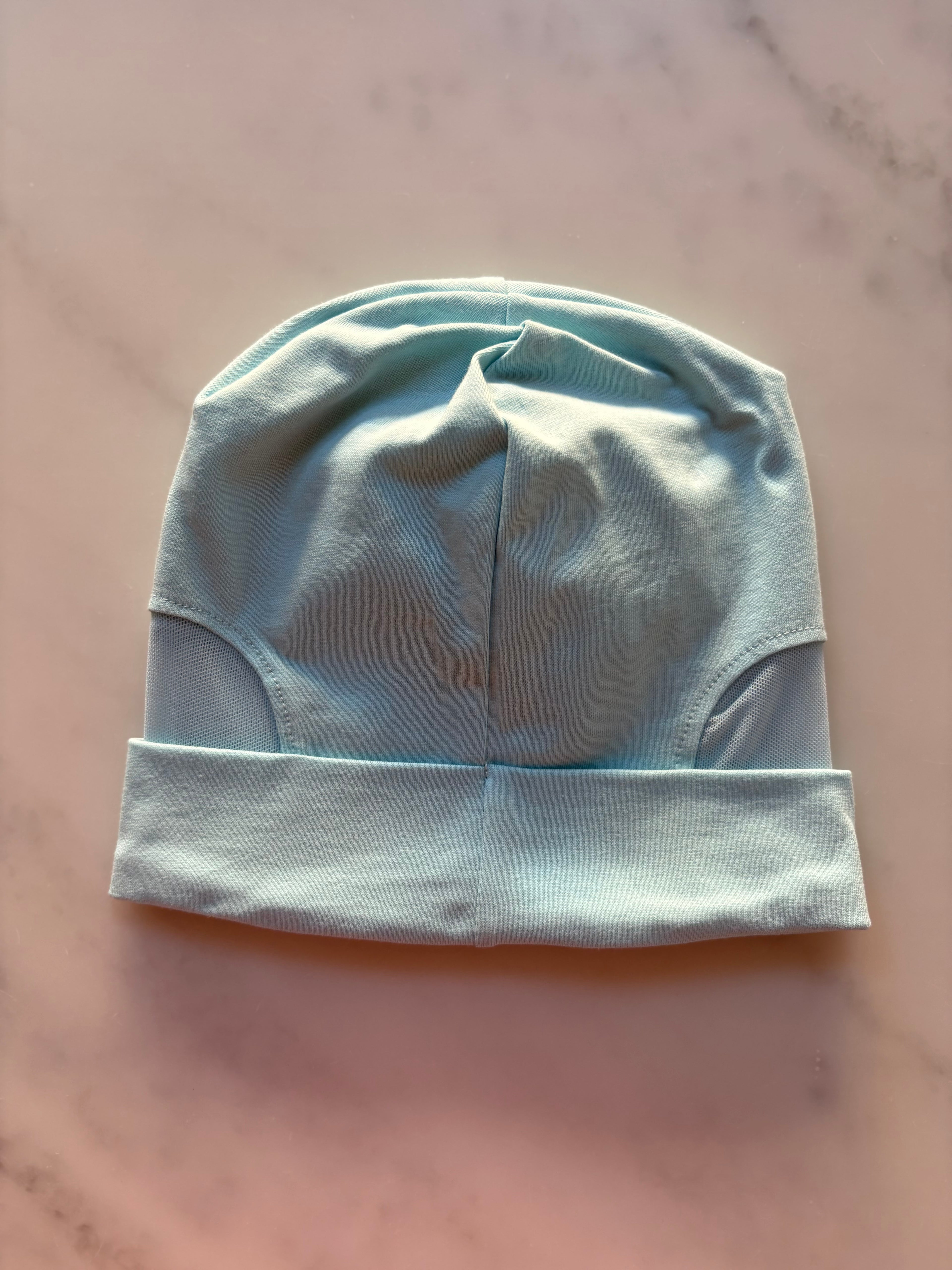 Gorro Beanie de color sólido para implante coclear/audífono